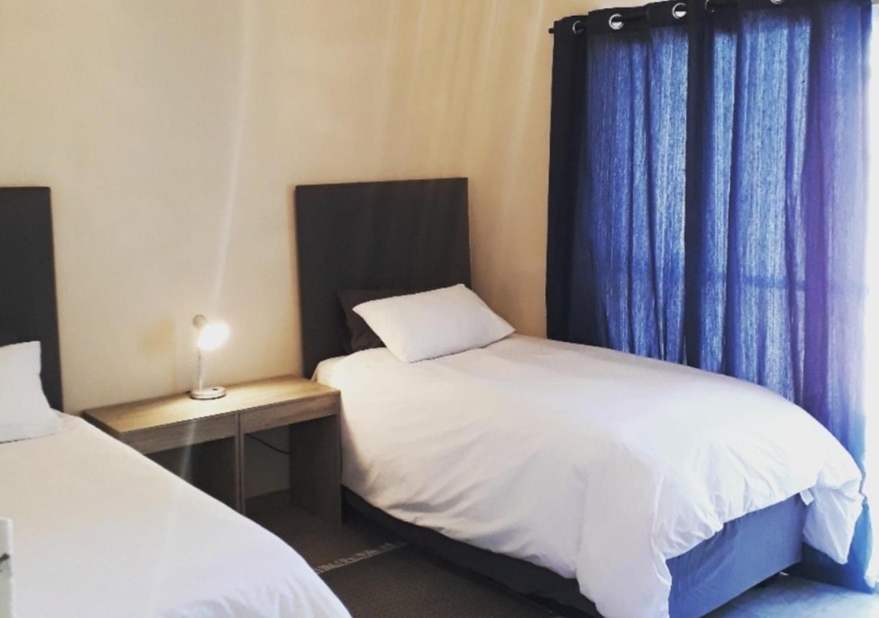 Апартаменты Bateleur Self Catering Cc Виндхук Экстерьер фото