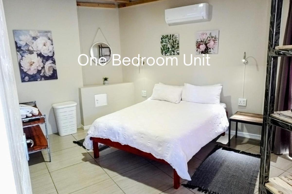 Апартаменты Bateleur Self Catering Cc Виндхук Экстерьер фото