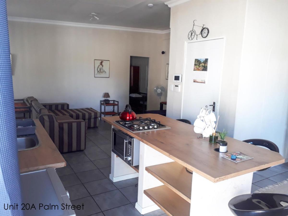 Апартаменты Bateleur Self Catering Cc Виндхук Экстерьер фото