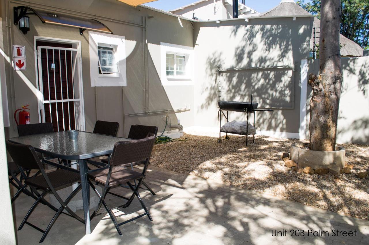 Апартаменты Bateleur Self Catering Cc Виндхук Экстерьер фото